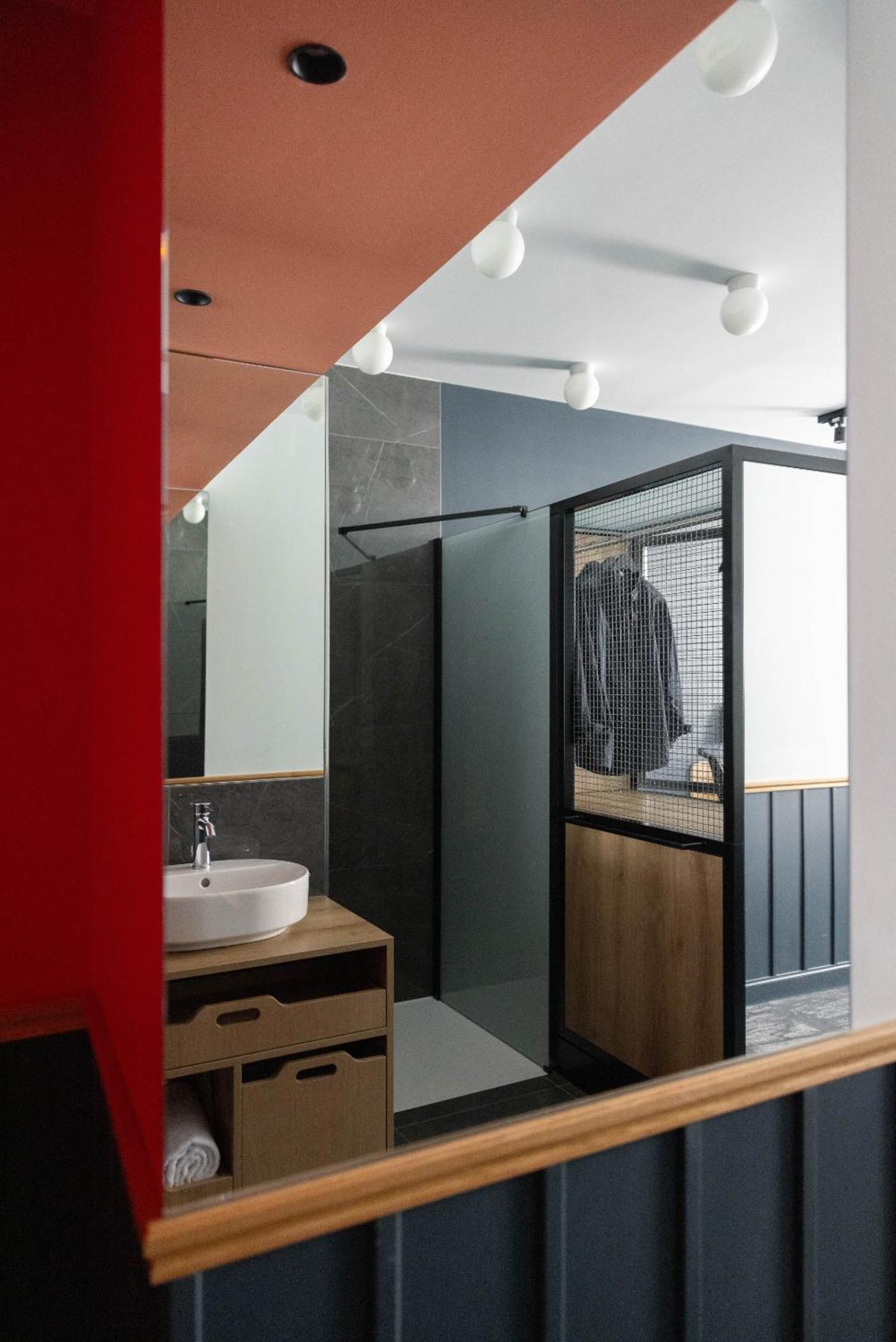 1.75 Le Charme Hotel *